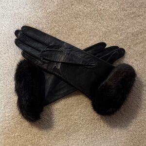 Elegant Black Leather Gloves with mink trim